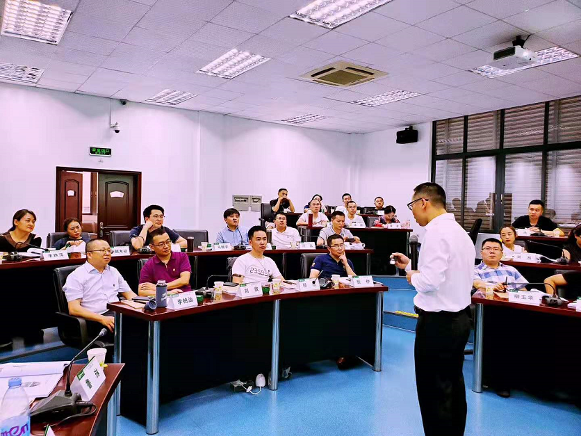 邓斌在中山大学管理学院为四川省福利彩票管理者讲授《华为管理之道》